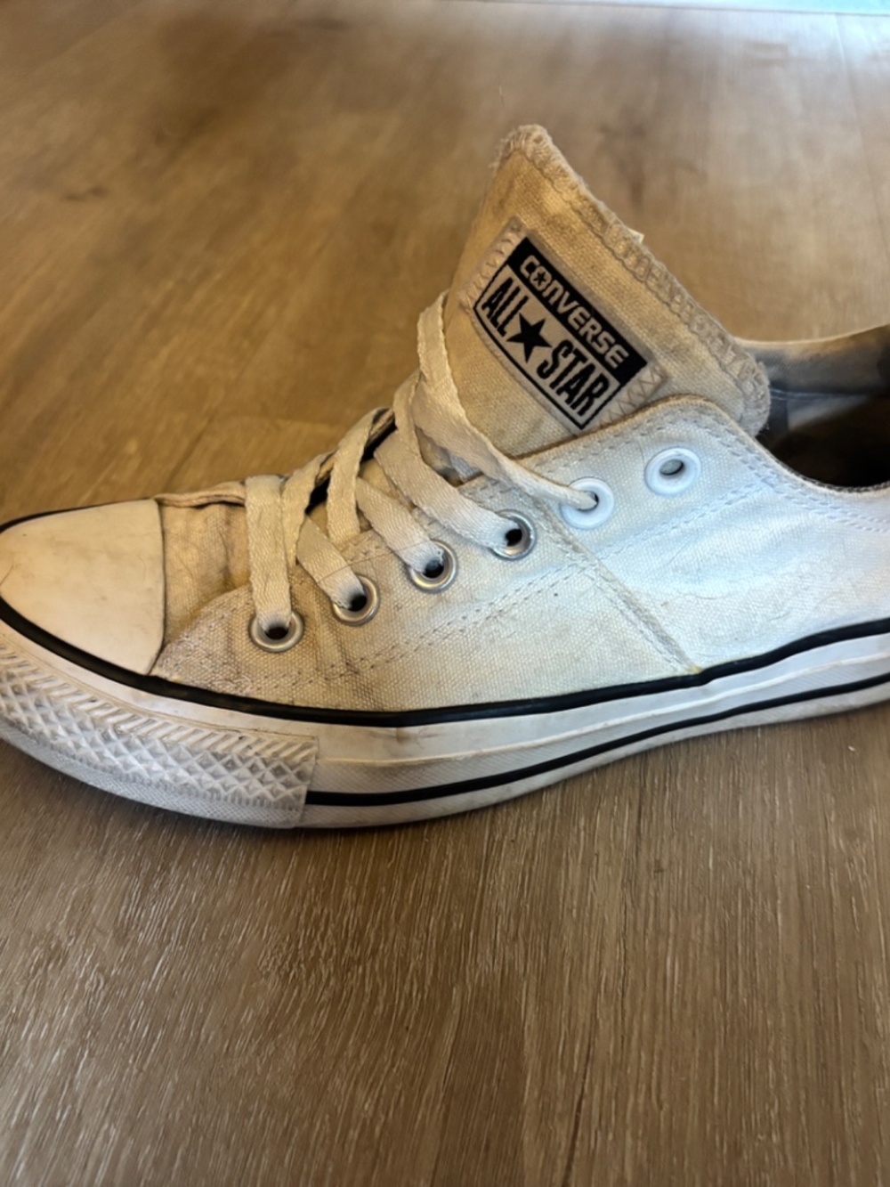White converse - Picture 3 of 4